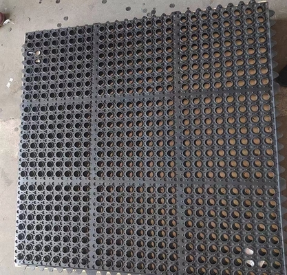 แผ่นยางแบบแอนติสแตติก Hole Mat แผ่นยางแบบสแตติก Dissipative Mat แผ่นยางแบบแอนติสแตติก