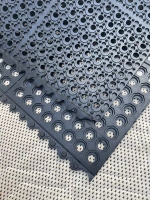 แผ่นยางแบบแอนติสแตติก Hole Mat แผ่นยางแบบสแตติก Dissipative Mat แผ่นยางแบบแอนติสแตติก