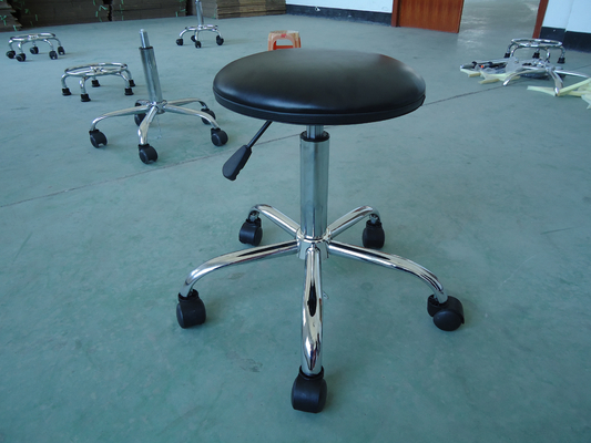 เก้าอี้ห้องปฏิบัติการปรับความสูง 450-610mm, หนัง PU พื้นผิวเก้าอี้ทำงาน ESD