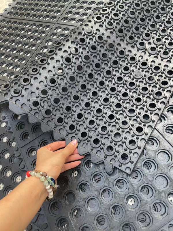 แผ่นยางแบบแอนติสแตติก Hole Mat แผ่นยางแบบสแตติก Dissipative Mat แผ่นยางแบบแอนติสแตติก