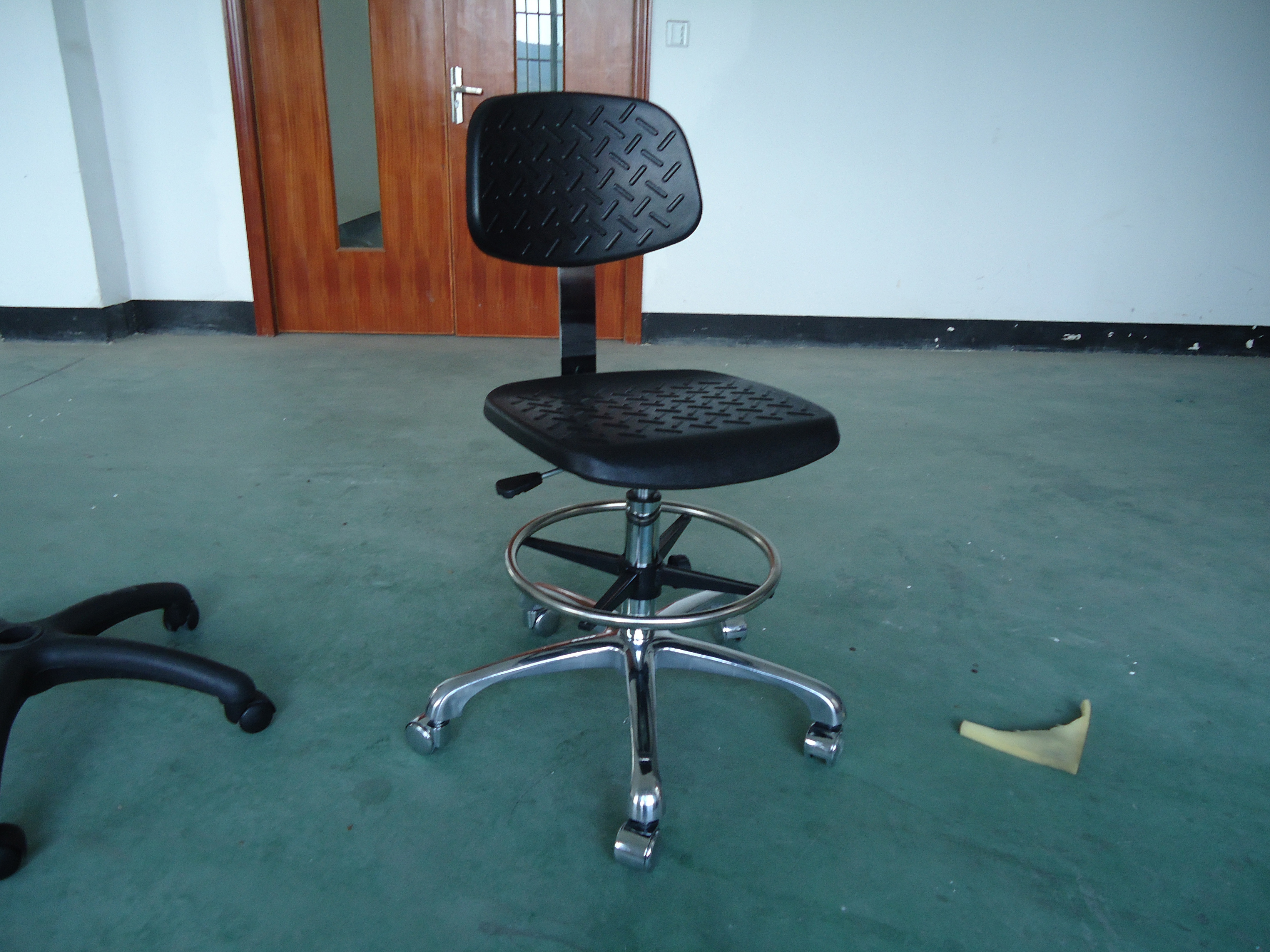 360 Degree Swivel ESD Office Chair , 630 * 830mm Height Adjustable Lab Chair